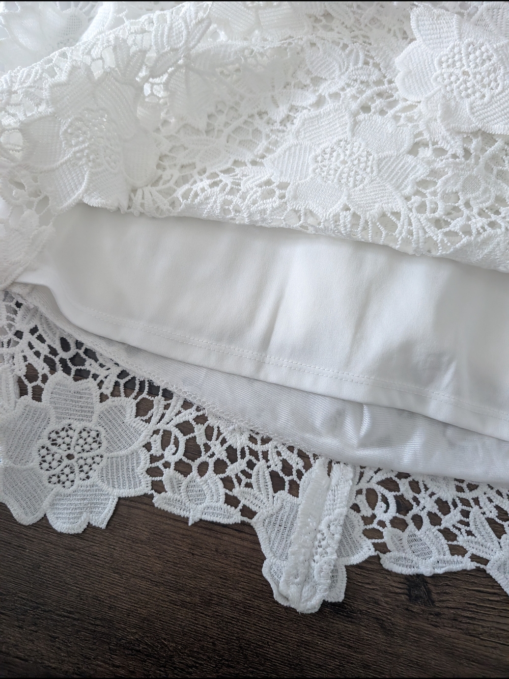 Gorgeous Romantic Lace Dress By Guess Size 12 White Tea Length - Picture 4 of 12
